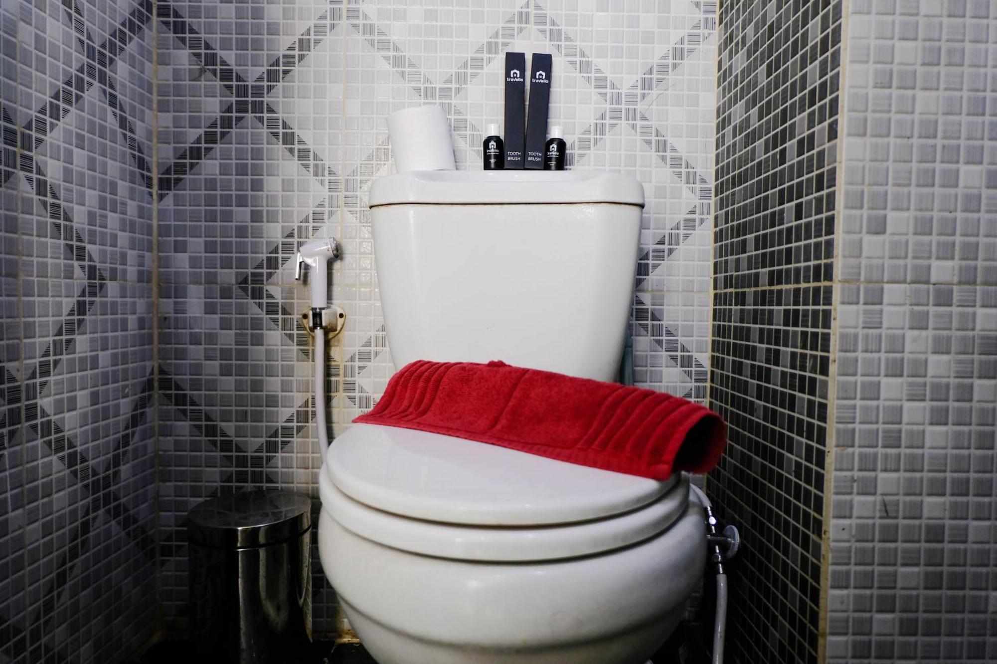 Homey And Cozy 2br At Jarrdin Cihampelas By Travelio *